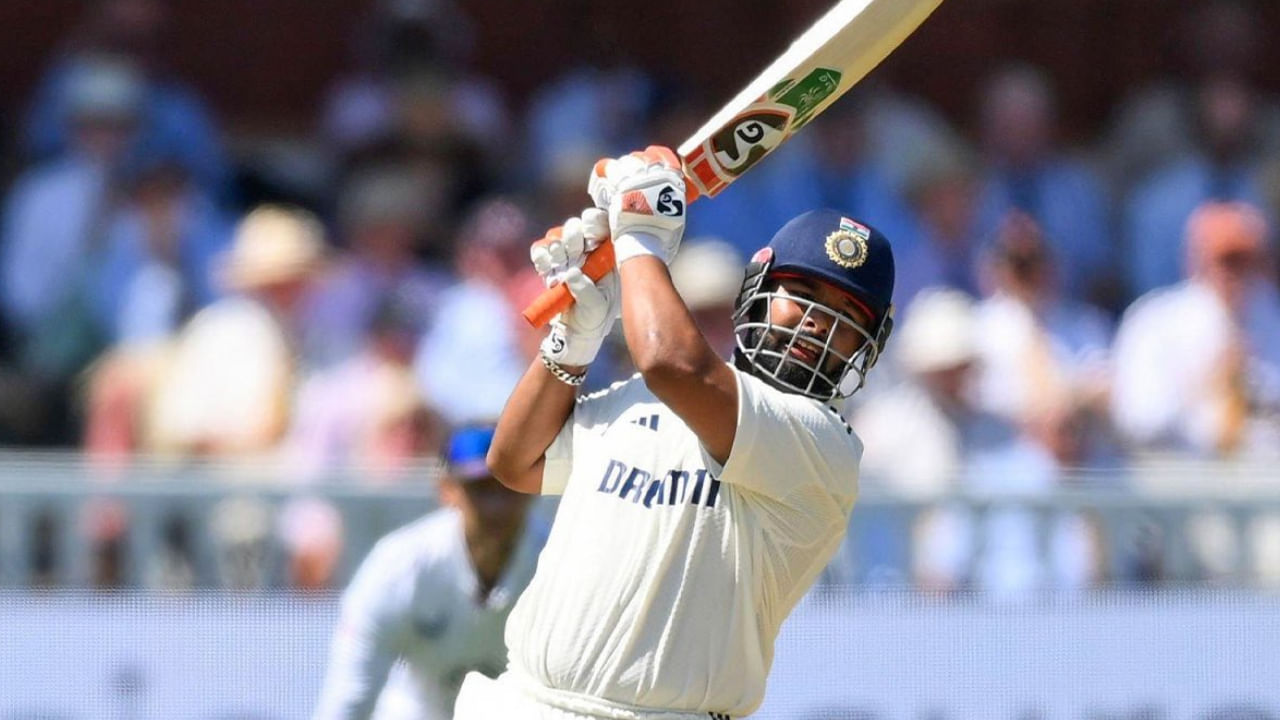 ಮ್ಯಾಂಚೆಸ್ಟರ್ ಟೆಸ್ಟ್ ಪಂದ್ಯದಲ್ಲಿ ರಿಷಭ್ ಪಂತ್ ದೊಡ್ಡ ದಾಖಲೆ ನಿರ್ಮಿಸುವ ಅವಕಾಶ ಹೊಂದಿದ್ದಾರೆ. ಆದರೆ ಬೆರಳಿನ ಗಾಯದಿಂದಾಗಿ ರಿಷಭ್ ಪಂತ್ ಆಡುವುದು ಅನುಮಾನವಾಗಿದೆ. ಈ ಪಂದ್ಯದಲ್ಲಿ ಅವರು ಆಡಿದರೆ, ಭಾರತ ಪರ ಅತಿ ಹೆಚ್ಚು ಸಿಕ್ಸರ್ ಬಾರಿಸಿದ ಆಟಗಾರ ಎನಿಸಿಕೊಳ್ಳಲಿದ್ದಾರೆ. ಈ ಪಟ್ಟಿಯಲ್ಲಿ ಮೊದಲ ಸ್ಥಾನದಲ್ಲಿರುವ ವೀರೇಂದ್ರ ಸೆಹ್ವಾಗ್ 90 ಸಿಕ್ಸರ್ ಬಾರಿಸಿದ್ದರೆ, ಪಂತ್ ಅವರ ಹೆಸರಿನಲ್ಲಿ 88 ಸಿಕ್ಸರ್‌ಗಳಿವೆ. 
