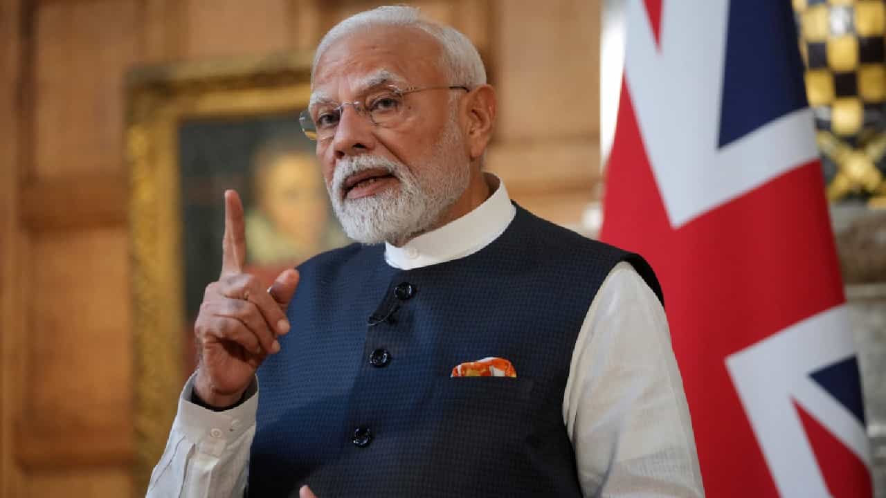 ಭಯೋತ್ಪಾದನೆ ವಿರುದ್ಧ ದ್ವಂದ್ವ ನಿಲುವಿಗೆ ಅವಕಾಶವಿಲ್ಲ; ಯುಕೆಯಲ್ಲಿ ಪಾಕ್ ವಿರುದ್ಧ ಪ್ರಧಾನಿ ಮೋದಿ ಪರೋಕ್ಷ ವಾಗ್ದಾಳಿ ಭಯೋತ್ಪಾದನೆ ವಿರುದ್ಧ ದ್ವಂದ್ವ ನಿಲುವಿಗೆ ಅವಕಾಶವಿಲ್ಲ; ಯುಕೆಯಲ್ಲಿ ಪಾಕ್ ವಿರುದ್ಧ ಪ್ರಧಾನಿ ಮೋದಿ ಪರೋಕ್ಷ ವಾಗ್ದಾಳಿ