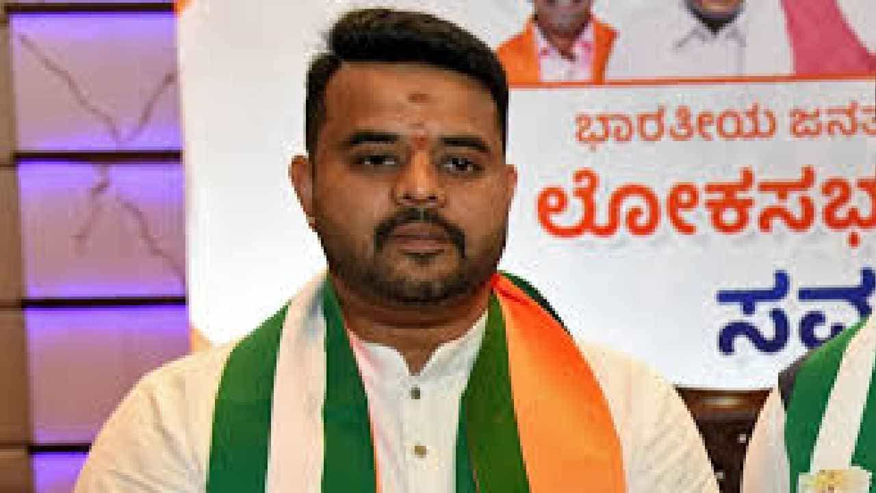 ಅತ್ಯಾಚಾರ ಪ್ರಕರಣ: ಜೈಲಿನಲ್ಲಿರುವ ಪ್ರಜ್ವಲ್ ರೇವಣ್ಣಗೆ ಮತ್ತೊಮ್ಮೆ ಬಿಗ್ ಶಾಕ್! ಅತ್ಯಾಚಾರ ಪ್ರಕರಣ: ಜೈಲಿನಲ್ಲಿರುವ ಪ್ರಜ್ವಲ್ ರೇವಣ್ಣಗೆ ಮತ್ತೊಮ್ಮೆ ಬಿಗ್ ಶಾಕ್!