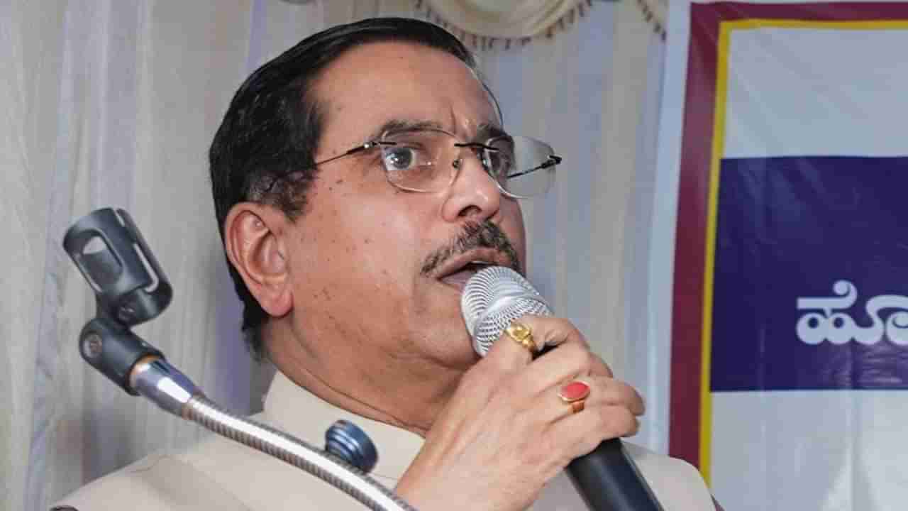 ಹೃದಯಾಘಾತ ಪ್ರಕರಣ: ಸಿಎಂ ಹೇಳಿಕೆ ಬೇಜವಾಬ್ದಾರಿ ಪರಮಾವಧಿ, ಪ್ರಲ್ಹಾದ ಜೋಶಿ