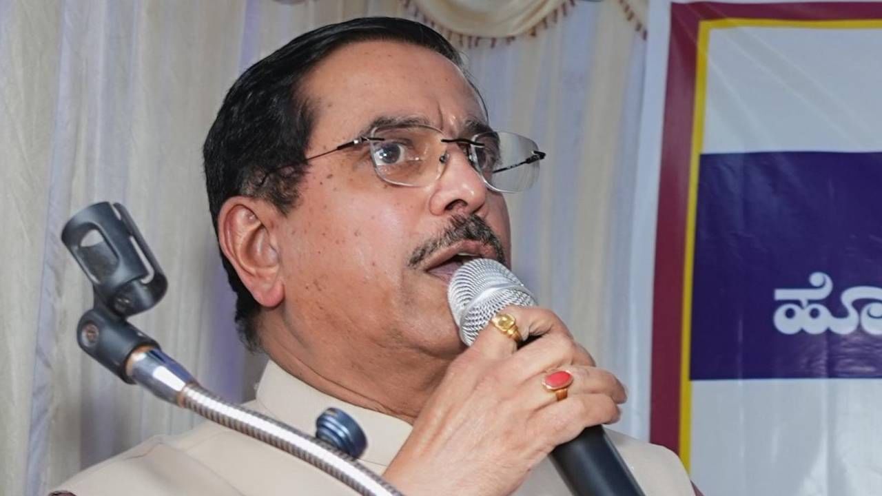 ಹೃದಯಾಘಾತ ಪ್ರಕರಣ: ಸಿಎಂ ಹೇಳಿಕೆ ಬೇಜವಾಬ್ದಾರಿ ಪರಮಾವಧಿ, ಪ್ರಲ್ಹಾದ ಜೋಶಿ