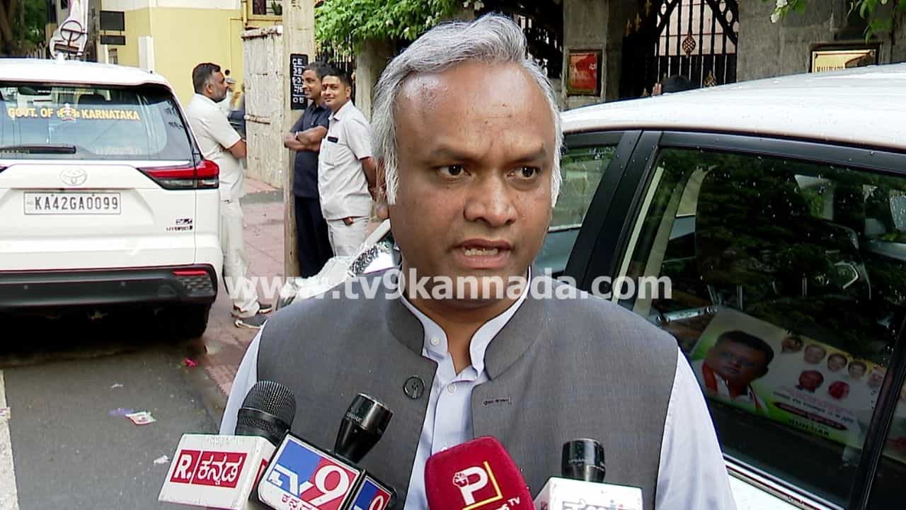 ಬಿಜೆಪಿಯ ಯಾವೆಲ್ಲ ಶಾಸಕರು ನನಗೆ ಆಮಿಷವೊಡ್ಡಿದ್ದರು ಗೊತ್ತಾ? ಸಚಿವ ಪ್ರಿಯಾಂಕ್ ಖರ್ಗೆ ಹೀಗೆಂದಿದ್ದೇಕೆ ನೋಡಿ ಬಿಜೆಪಿಯ ಯಾವೆಲ್ಲ ಶಾಸಕರು ನನಗೆ ಆಮಿಷವೊಡ್ಡಿದ್ದರು ಗೊತ್ತಾ? ಸಚಿವ ಪ್ರಿಯಾಂಕ್ ಖರ್ಗೆ ಹೀಗೆಂದಿದ್ದೇಕೆ ನೋಡಿ