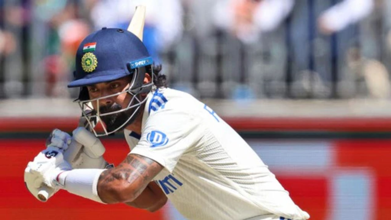 ಮ್ಯಾಂಚೆಸ್ಟರ್ ಟೆಸ್ಟ್​ನ ಮೊದಲ ಇನ್ನಿಂಗ್ಸ್​ನಲ್ಲಿ ರಾಹುಲ್ 15 ರನ್ ಕಲೆಹಾಕಿದ ಕೂಡಲೇ ಇಂಗ್ಲೆಂಡ್‌ನಲ್ಲಿ 1000 ಟೆಸ್ಟ್ ರನ್‌ಗಳನ್ನು ಪೂರ್ಣಗೊಳಿಸಿದ ಐದನೇ ಭಾರತೀಯ ಬ್ಯಾಟ್ಸ್‌ಮನ್ ಎಂಬ ಹೆಗ್ಗಳಿಕೆಗೆ ಪಾತ್ರರಾಗಿದ್ದಾರೆ. ಈ ವಿಷಯದಲ್ಲಿ ಅವರು ಸಚಿನ್ ತೆಂಡೂಲ್ಕರ್ ಮತ್ತು ರಾಹುಲ್ ದ್ರಾವಿಡ್‌ರಂತಹ ದಂತಕಥೆಗಳನ್ನು ಸರಿಗಟ್ಟಿದ್ದಾರೆ.
