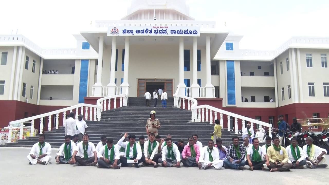 ರಾಯಚೂರಿನಲ್ಲಿ 79 ಟನ್​ ಯೂರಿಯಾ ಕಾಳಸಂತೆಯಲ್ಲಿ ಮಾರಾಟ