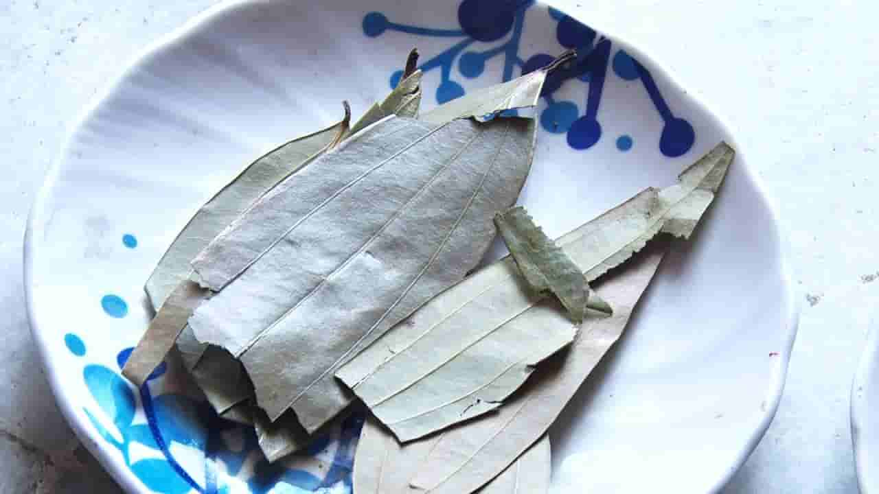 ಮಹಿಳೆಯರೇ ಎಚ್ಚರ: ಬಿರಿಯಾನಿ ಎಲೆ ಅಂತ ನೀಲಗಿರಿ ಎಲೆ, ಪಪ್ಪಾಯಿ ಬೀಜ ಮಿಶ್ರಿತ ಕಾಳು ಮೆಣಸು ಮಾರಾಟ!