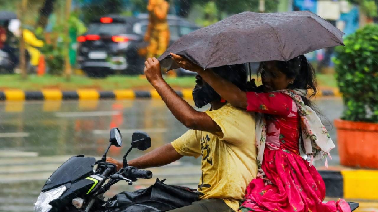 Karnataka Rains: ಕರ್ನಾಟಕದ ಕರಾವಳಿಯಲ್ಲಿ ವರುಣನ ಆರ್ಭಟ ಜೋರು, ಜುಲೈ 12ರವರೆಗೂ ಭಾರಿ ಮಳೆ Karnataka Rains: ಕರ್ನಾಟಕದ ಕರಾವಳಿಯಲ್ಲಿ ವರುಣನ ಆರ್ಭಟ ಜೋರು, ಜುಲೈ 12ರವರೆಗೂ ಭಾರಿ ಮಳೆ