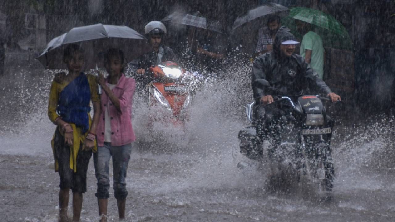 Karnataka Rains: ಕರ್ನಾಟಕದ ಕರಾವಳಿ, ದಕ್ಷಿಣ ಒಳನಾಡಿನ ಹಲವು ಜಿಲ್ಲೆಗಳಿಗೆ ಯೆಲ್ಲೋ ಅಲರ್ಟ್​, ಒಂದು ವಾರ ಮಳೆ