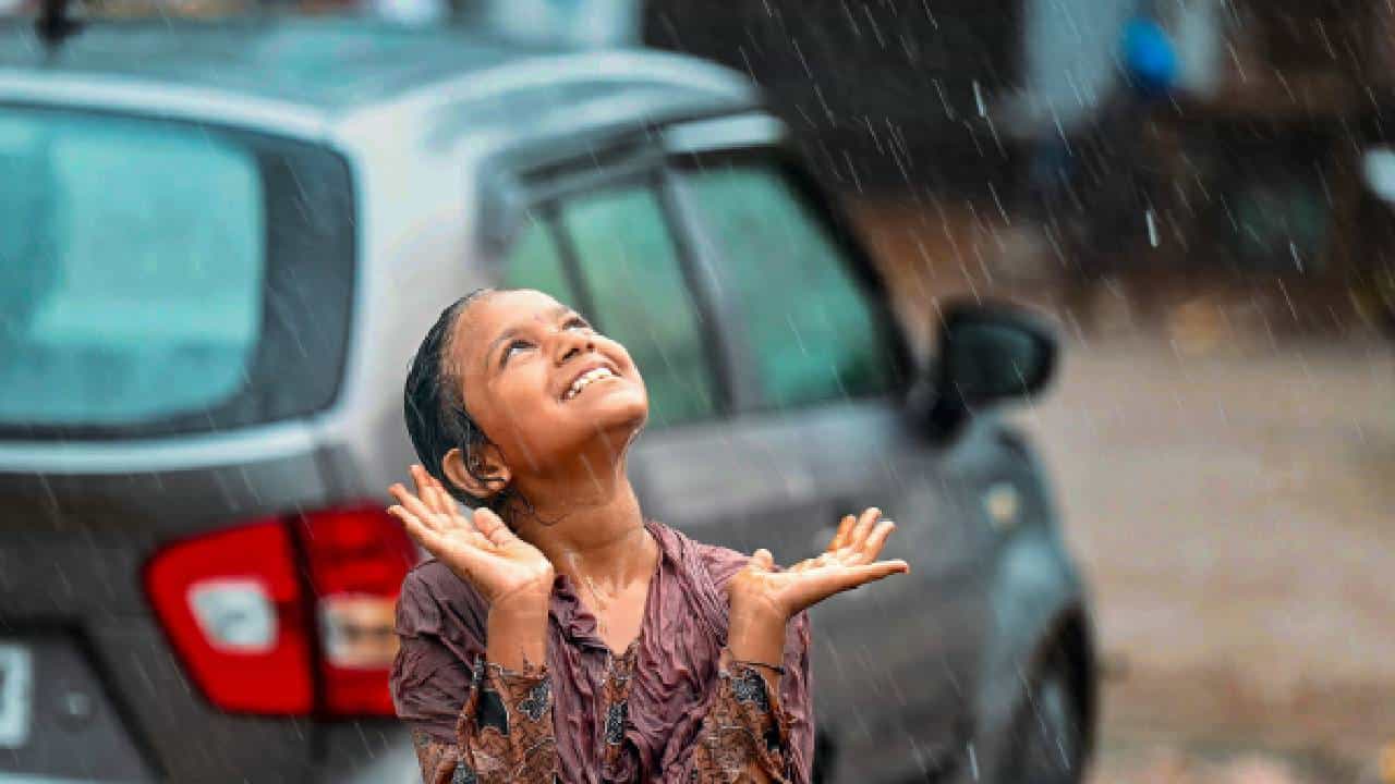 Karnataka Rains: ಕರ್ನಾಟಕದ ಈ ಜಿಲ್ಲೆಗಳಲ್ಲಿ ಜುಲೈ 16ರವರೆಗೂ ಮಳೆ Karnataka Rains: ಕರ್ನಾಟಕದ ಈ ಜಿಲ್ಲೆಗಳಲ್ಲಿ ಜುಲೈ 16ರವರೆಗೂ ಮಳೆ
