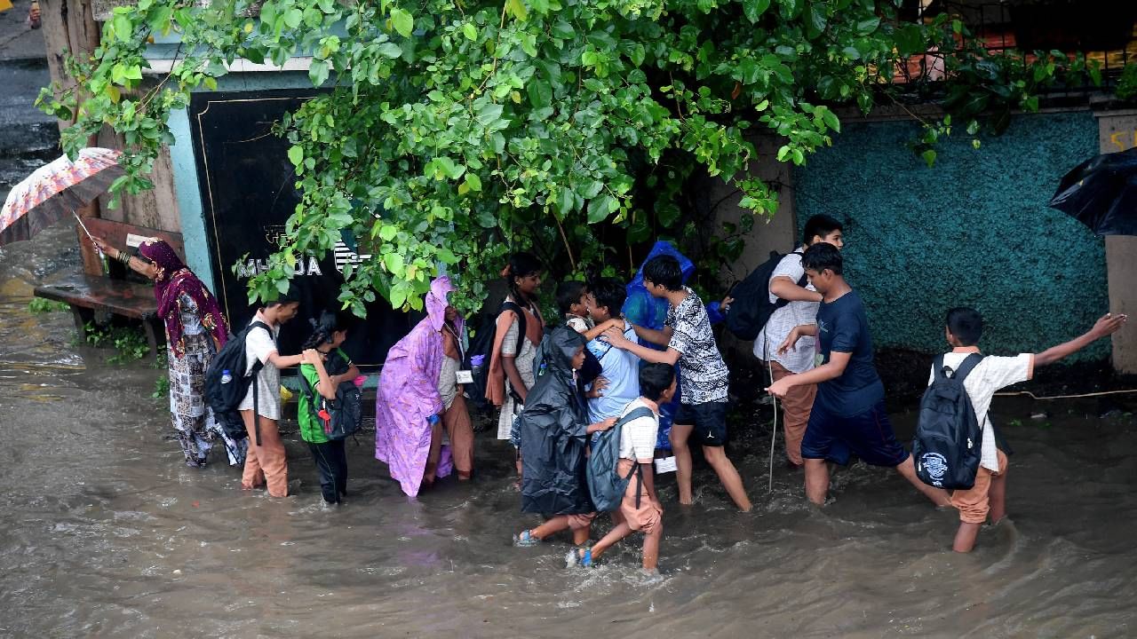 Karnataka Rains: ಕೊಡಗು ಸೇರಿ ಕರ್ನಾಟಕದ ಈ ಜಿಲ್ಲೆಗಳಿಗೆ ರೆಡ್ ಅಲರ್ಟ್, ಜು.24ರವರೆಗೂ ಹುಚ್ಚು ಮಳೆ Karnataka Rains: ಕೊಡಗು ಸೇರಿ ಕರ್ನಾಟಕದ ಈ ಜಿಲ್ಲೆಗಳಿಗೆ ರೆಡ್ ಅಲರ್ಟ್, ಜು.24ರವರೆಗೂ ಹುಚ್ಚು ಮಳೆ