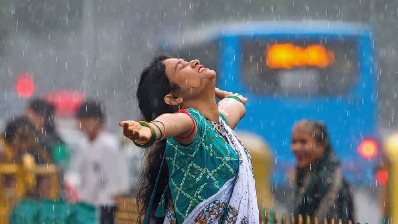 Karnataka Rains: ಕರ್ನಾಟಕದ ಕರಾವಳಿ, ಶಿವಮೊಗ್ಗ, ಕೊಡಗು ಸೇರಿ 7 ಜಿಲ್ಲೆಗಳಲ್ಲಿ ಇಂದು ಹೆಚ್ಚು ಮಳೆ ಸಾಧ್ಯತೆ Karnataka Rains: ಕರ್ನಾಟಕದ ಕರಾವಳಿ, ಶಿವಮೊಗ್ಗ, ಕೊಡಗು ಸೇರಿ 7 ಜಿಲ್ಲೆಗಳಲ್ಲಿ ಇಂದು ಹೆಚ್ಚು ಮಳೆ ಸಾಧ್ಯತೆ