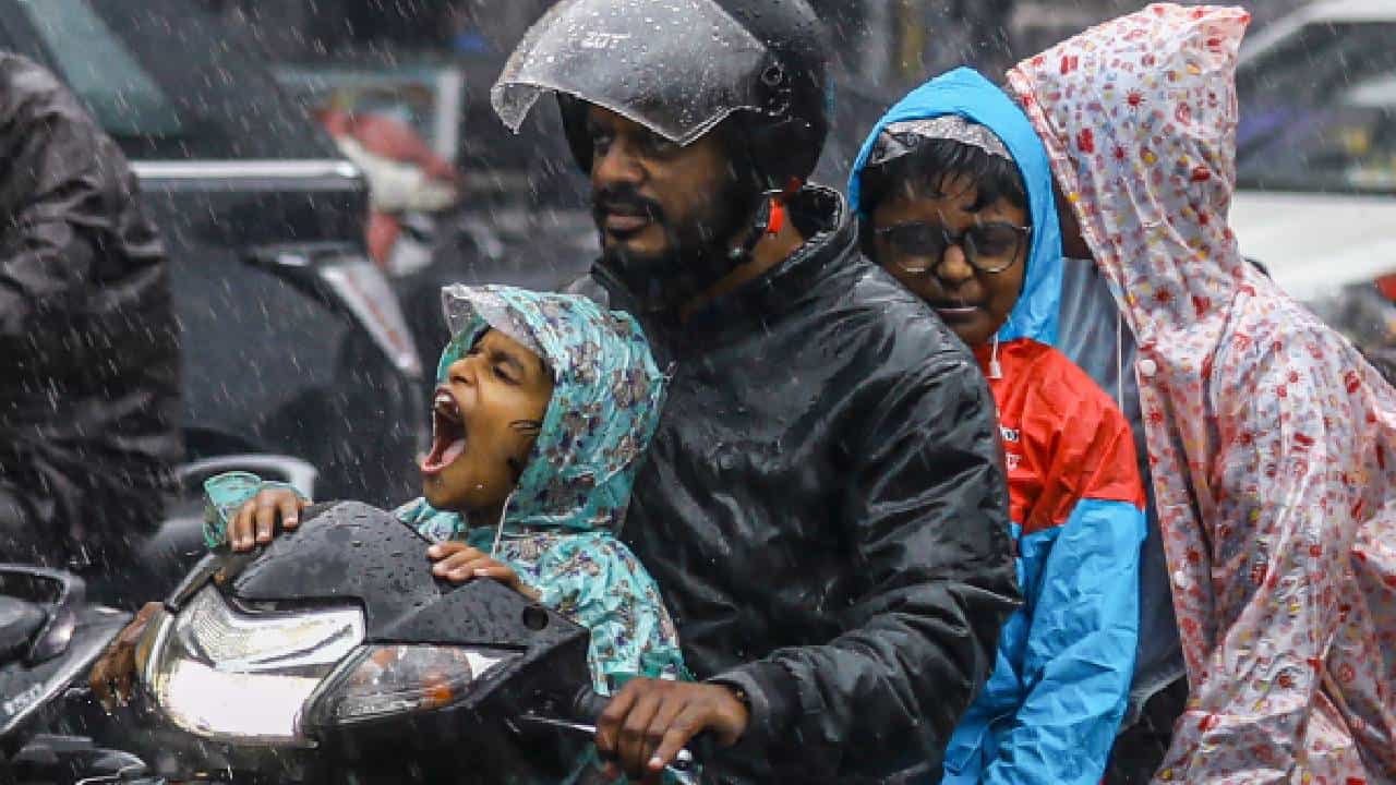 Karnataka Rains: ದಕ್ಷಿಣ ಕನ್ನಡಕ್ಕೆ ರೆಡ್ ಅಲರ್ಟ್, ಕರ್ನಾಟಕದ ಈ ಜಿಲ್ಲೆಗಳಲ್ಲಿ ಜು. 31ರವರೆಗೂ ಭಾರಿ ಮಳೆ Karnataka Rains: ದಕ್ಷಿಣ ಕನ್ನಡಕ್ಕೆ ರೆಡ್ ಅಲರ್ಟ್, ಕರ್ನಾಟಕದ ಈ ಜಿಲ್ಲೆಗಳಲ್ಲಿ ಜು. 31ರವರೆಗೂ ಭಾರಿ ಮಳೆ