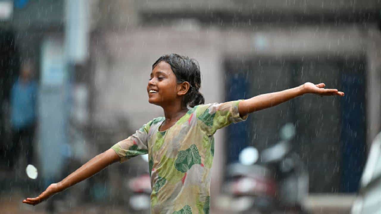 Karnataka Rains: ಕರ್ನಾಟಕದಾದ್ಯಂತ ಮುಂದುವರೆದ ಮಳೆ, ಕರಾವಳಿ ಸೇರಿ 7 ಜಿಲ್ಲೆಗಳಿಗೆ ಆರೆಂಜ್ ಅಲರ್ಟ್ Karnataka Rains: ಕರ್ನಾಟಕದಾದ್ಯಂತ ಮುಂದುವರೆದ ಮಳೆ, ಕರಾವಳಿ ಸೇರಿ 7 ಜಿಲ್ಲೆಗಳಿಗೆ ಆರೆಂಜ್ ಅಲರ್ಟ್