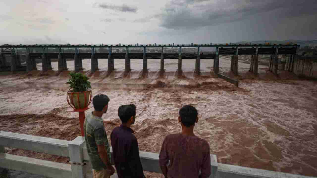 Karnataka Rains: ಕೊಡಗು, ಶಿವಮೊಗ್ಗ, ಚಿಕ್ಕಮಗಳೂರಿನಲ್ಲಿ ಇಂದು ಭಾರಿ ಮಳೆ, ಯೆಲ್ಲೋ ಅಲರ್ಟ್