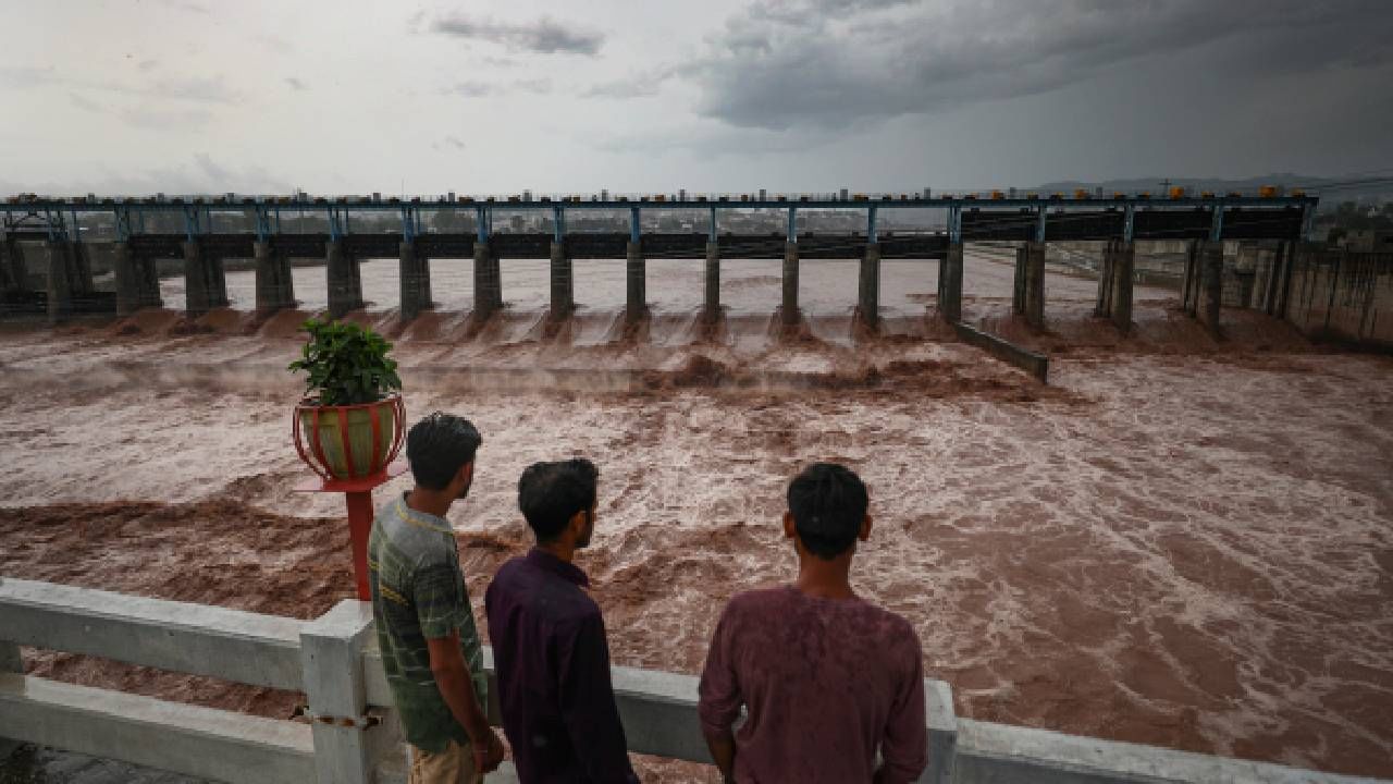 Karnataka Rains: ಕೊಡಗು, ಶಿವಮೊಗ್ಗ, ಚಿಕ್ಕಮಗಳೂರಿನಲ್ಲಿ ಇಂದು ಭಾರಿ ಮಳೆ, ಯೆಲ್ಲೋ ಅಲರ್ಟ್​