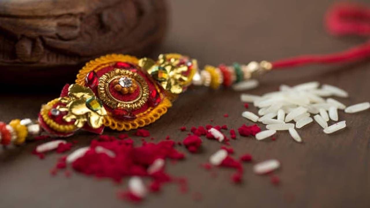 Raksha Bandhan: ಹಿಂದೂ ಹೊರತುಪಡಿಸಿ, ಬೇರೆ ಯಾವ ಧರ್ಮದವರು ರಕ್ಷಾ ಬಂಧನ ಹಬ್ಬವನ್ನು ಆಚರಿಸುತ್ತಾರೆ? Raksha Bandhan: ಹಿಂದೂ ಹೊರತುಪಡಿಸಿ, ಬೇರೆ ಯಾವ ಧರ್ಮದವರು ರಕ್ಷಾ ಬಂಧನ ಹಬ್ಬವನ್ನು ಆಚರಿಸುತ್ತಾರೆ?