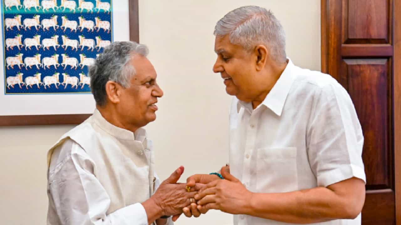 ಉಪರಾಷ್ಟ್ರಪತಿ ಚರ್ಚೆಯ ಬೆನ್ನಲ್ಲೇ ಕುತೂಹಲ ಮೂಡಿಸಿದೆ ಜೆಪಿ ನಡ್ಡಾ- ಜೆಡಿಯು ಸಂಸದ ರಾಮನಾಥ್ ಠಾಕೂರ್ ಭೇಟಿ ಉಪರಾಷ್ಟ್ರಪತಿ ಚರ್ಚೆಯ ಬೆನ್ನಲ್ಲೇ ಕುತೂಹಲ ಮೂಡಿಸಿದೆ ಜೆಪಿ ನಡ್ಡಾ- ಜೆಡಿಯು ಸಂಸದ ರಾಮನಾಥ್ ಠಾಕೂರ್ ಭೇಟಿ