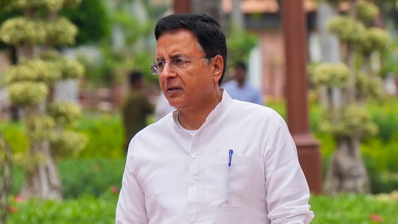 ಸರ್ಕಾರಿ ಅಧಿಕಾರಿಗಳ ಜತೆ ಸುರ್ಜೇವಾಲ ಸಭೆ? ಸಚಿವ ರಾಜಣ್ಣ, ಜೆಡಿಎಸ್ ತೀವ್ರ ಆಕ್ಷೇಪ