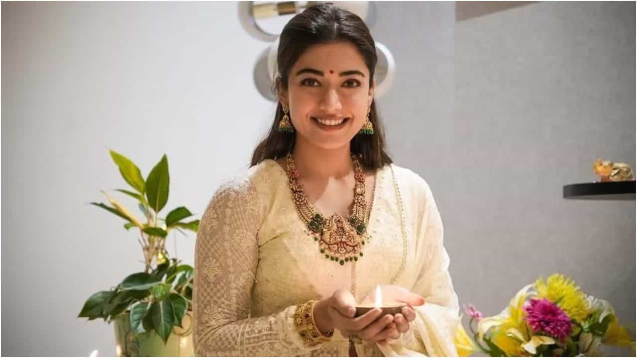 ‘ಕೊಡವ ಸಮುದಾಯದಿಂದ ಚಿತ್ರರಂಗಕ್ಕೆ ಬಂದಿದ್ದು ನಾನೊಬ್ಬಳೇ’; ಟೀಕೆಗೆ ಗುರಿಯಾದ ರಶ್ಮಿಕಾ ಮಂದಣ್ಣ ‘ಕೊಡವ ಸಮುದಾಯದಿಂದ ಚಿತ್ರರಂಗಕ್ಕೆ ಬಂದಿದ್ದು ನಾನೊಬ್ಬಳೇ’; ಟೀಕೆಗೆ ಗುರಿಯಾದ ರಶ್ಮಿಕಾ ಮಂದಣ್ಣ