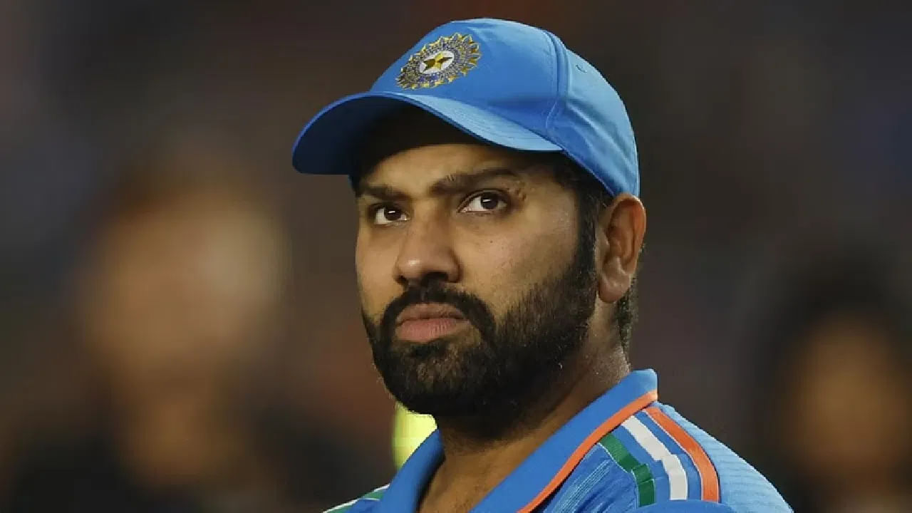 ಆದರೆ ಅಷ್ಟರಲ್ಲಿ ರೋಹಿತ್ ಶರ್ಮಾ ಅವರ ವಯಸ್ಸು 40 ದಾಟಲಿದೆ. ಅಷ್ಟೇ ಅಲ್ಲದೆ ಅಲ್ಲಿಯವರೆಗೆ ಅವರು ಫಿಟ್ ಆಗಿರಲಿದ್ದಾರೆ ಅಥವಾ ಫಾರ್ಮ್ ಉಳಿಸಿಕೊಳ್ಳಲಿದ್ದಾರಾ ಎಂಬುದರ ಬಗ್ಗೆ ಯಾವುದೇ ಖಚಿತತೆ ಇಲ್ಲ. ಹೀಗಾಗಿ ಮುಂಬರುವ ಸರಣಿಗೂ ಮುನ್ನ ಭಾರತ ಏಕದಿನ ತಂಡಕ್ಕೆ ಹೊಸ ನಾಯಕನನ್ನು ಆಯ್ಕೆ ಮಾಡಲು ಬಿಸಿಸಿಐ ಚಿಂತಿಸಿದೆ.