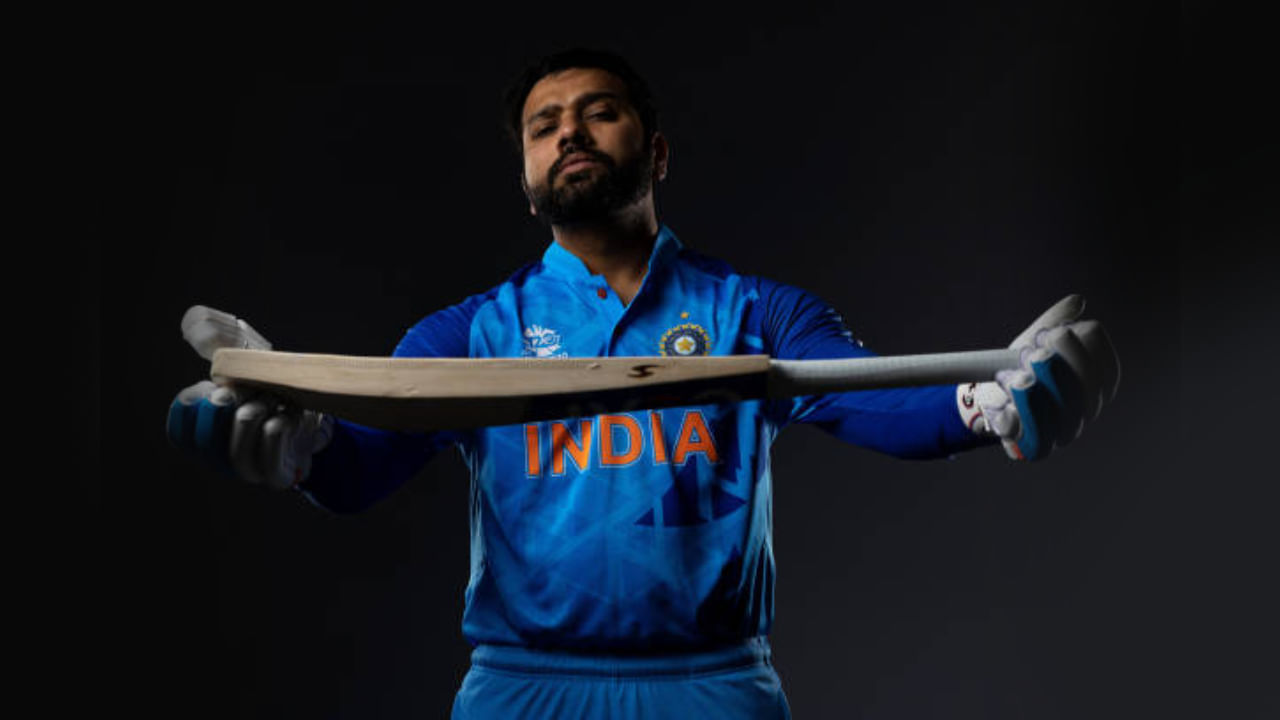 ಇನ್ನು ಟಿ20 ಅಂತಾರಾಷ್ಟ್ರೀಯ ಕ್ರಿಕೆಟ್​ನಲ್ಲಿ ಅತೀ ಹೆಚ್ಚು ಪಂದ್ಯಗಳನ್ನಾಡಿದ ವಿಶ್ವ ದಾಖಲೆ ರೋಹಿತ್ ಶರ್ಮಾ ಹೆಸರಿನಲ್ಲಿದೆ. ಹಿಟ್​ಮ್ಯಾನ್ ಭಾರತದ ಪರ 159 ಟಿ20 ಪಂದ್ಯಗಳಲ್ಲಿ ಕಣಕ್ಕಿಳಿಯುವ ಮೂಲಕ ಈ ದಾಖಲೆ ನಿರ್ಮಿಸಿದ್ದಾರೆ. ಇನ್ನು ಈ ಪಟ್ಟಿಯಲ್ಲಿ ಐರ್ಲೆಂಡ್​ನ ಪೌಲ್ ಸ್ಟೀರ್ಲಿಂಗ್ 151 ಪಂದ್ಯಗಳೊಂದಿಗೆ 2ನೇ ಸ್ಥಾನದಲ್ಲಿದ್ದು, ಇನ್ನು 9 ಪಂದ್ಯಗಳನ್ನಾಡಿದರೆ ರೋಹಿತ್ ಶರ್ಮಾ ಅವರ ವಿಶ್ವ ದಾಖಲೆಯನ್ನು ಮುರಿಯಬಹುದು.