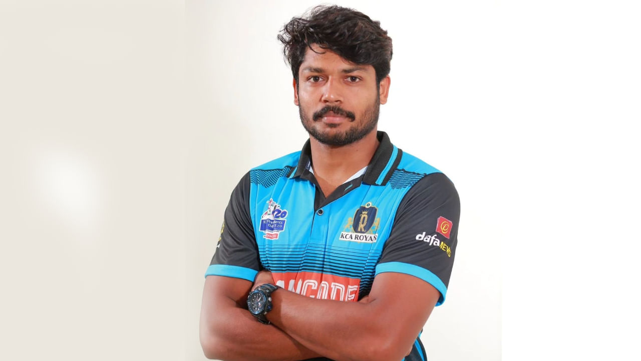 ಕೊಚ್ಚಿ ಬ್ಲೂ ಟೈಗರ್ಸ್ ಫ್ರಾಂಚೈಸಿ ಸಂಜು ಸ್ಯಾಮ್ಸನ್ ಹಾಗೂ ಸ್ಯಾಲಿ ಸ್ಯಾಮ್ಸನ್ ಅವರನ್ನು ಆಯ್ಕೆ ಮಾಡಿಕೊಂಡಿದೆ. 75 ಸಾವಿರ ರೂ. ಮೂಲ ಬೆಲೆಯೊಂದಿಗೆ ಕಾಣಿಸಿಕೊಂಡಿದ್ದ ಸ್ಯಾಲಿ ಸ್ಯಾಮ್ಸನ್ ಅವರನ್ನು ಬೇಸ್​ ಪ್ರೈಸ್​ಗೆ ಬ್ಲೂ ಟೈಗರ್ಸ್ ಫ್ರಾಂಚೈಸಿ ಖರೀದಿಸಿದ್ದು, ಈ ಮೂಲಕ ಅಣ್ಣ-ತಮ್ಮಂದಿರನ್ನು ಒಂದೇ ತಂಡದಲ್ಲಿರಿಸಲು ಯಶಸ್ವಿಯಾಗಿದ್ದಾರೆ.