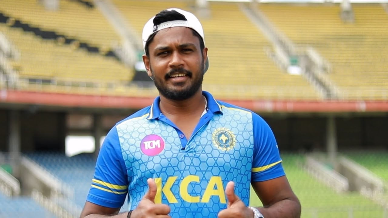 ಇದಕ್ಕೂ ಮುನ್ನ 3 ಲಕ್ಷ ರೂ. ಮೂಲ ಬೆಲೆಯೊಂದಿಗೆ ಕಾಣಿಸಿಕೊಂಡಿದ್ದ ಸಂಜು ಸ್ಯಾಮ್ಸನ್ ಅವರನ್ನು ಖರೀದಿಸಲು ಎಲ್ಲಾ ಫ್ರಾಂಚೈಸಿಗಳ ನಡುವೆ ಭರ್ಜರಿ ಪೈಪೋಟಿ ಕಂಡು ಬಂತು. ಪರಿಣಾಮ ನಿಮಿಷಗಳಲ್ಲಿ ಸ್ಯಾಮ್ಸನ್ ಅವರ ಮೊತ್ತವು 20 ಲಕ್ಷ ರೂ. ದಾಟಿದೆ. ಅಂತಿಮವಾಗಿ ಕೊಚ್ಚಿ ಬ್ಲೂ ಟೈಗರ್ಸ್ ಫ್ರಾಂಚೈಸಿಯು ಬರೋಬ್ಬರಿ 26.8 ಲಕ್ಷ ರೂ. ನೀಡಿ ಸ್ಯಾಮ್ಸನ್ ಅವರನ್ನು ತನ್ನ ತೆಕ್ಕೆಗೆ ತೆಗೆದುಕೊಳ್ಳುವಲ್ಲಿ ಯಶಸ್ವಿಯಾಗಿದ್ದಾರೆ.