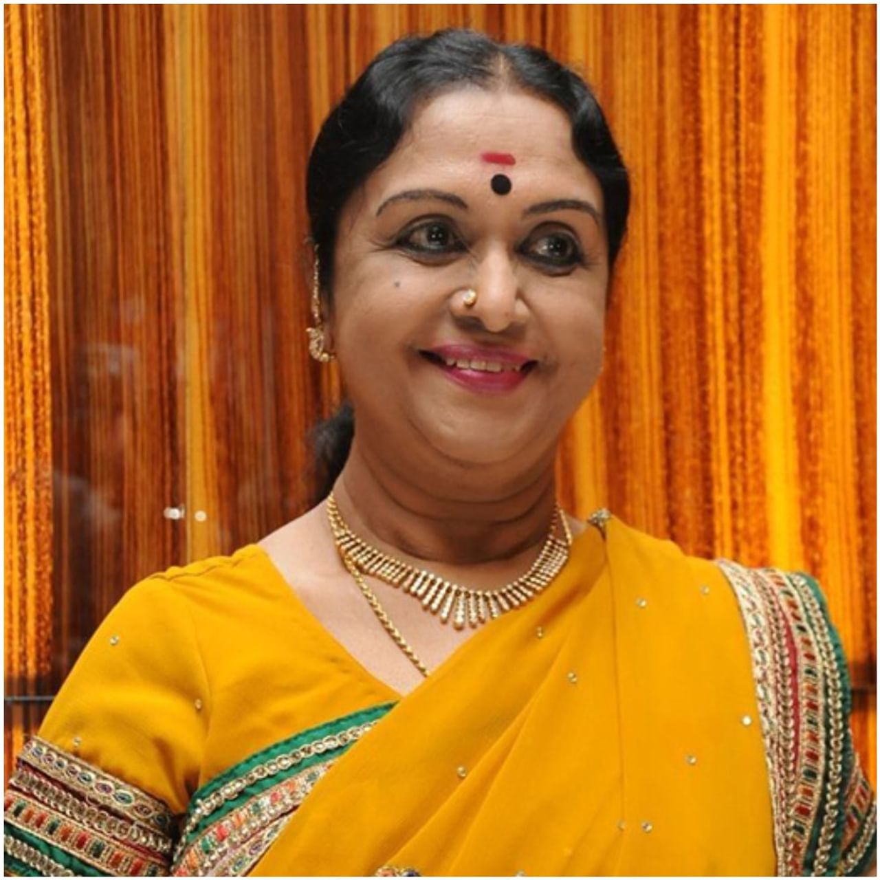 ಕನ್ನಡ, ತಮಿಳು, ತೆಲುಗು ಸೇರಿದಂತೆ ಹಲವು ಭಾಷೆಗಳಲ್ಲಿ ಹೆಸರು ಮಾಡಿದ್ದ ನಟಿ ಬಿ. ಸರೋಜಾ ದೇವಿ ಅವರು ನಿಧನ ಹೊಂದಿದ್ದಾರೆ. ಅವರಿಗೆ 87 ವರ್ಷ ವಯಸ್ಸಾಗಿತ್ತು. ಅವರು ಸಾಯವುದಕ್ಕೂ ಮೊದಲು ಏನಾಗಿತ್ತು ಎಂಬುದರ ಮಾಹಿತಿ ಈಗ ರಿವೀಲ್ ಆಗಿದೆ.