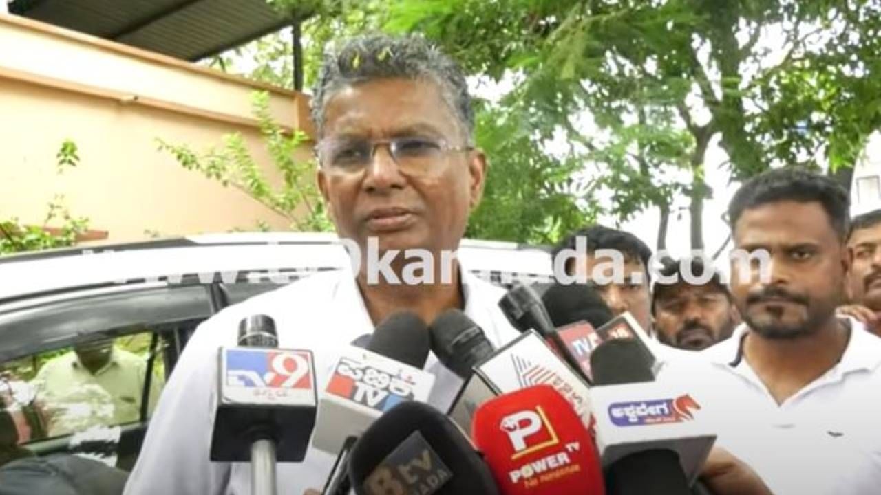 ಸುರ್ಜೇವಾಲಾ ಅಧಿಕಾರಿಗಳೊಂದಿಗೆ ಸಭೆ ನಡೆಸಿದ್ದೇ ಗೊತ್ತಿಲ್ಲವೆಂದ ಸಚಿವ ಸತೀಶ್ ಜಾರಕಿಹೊಳಿ