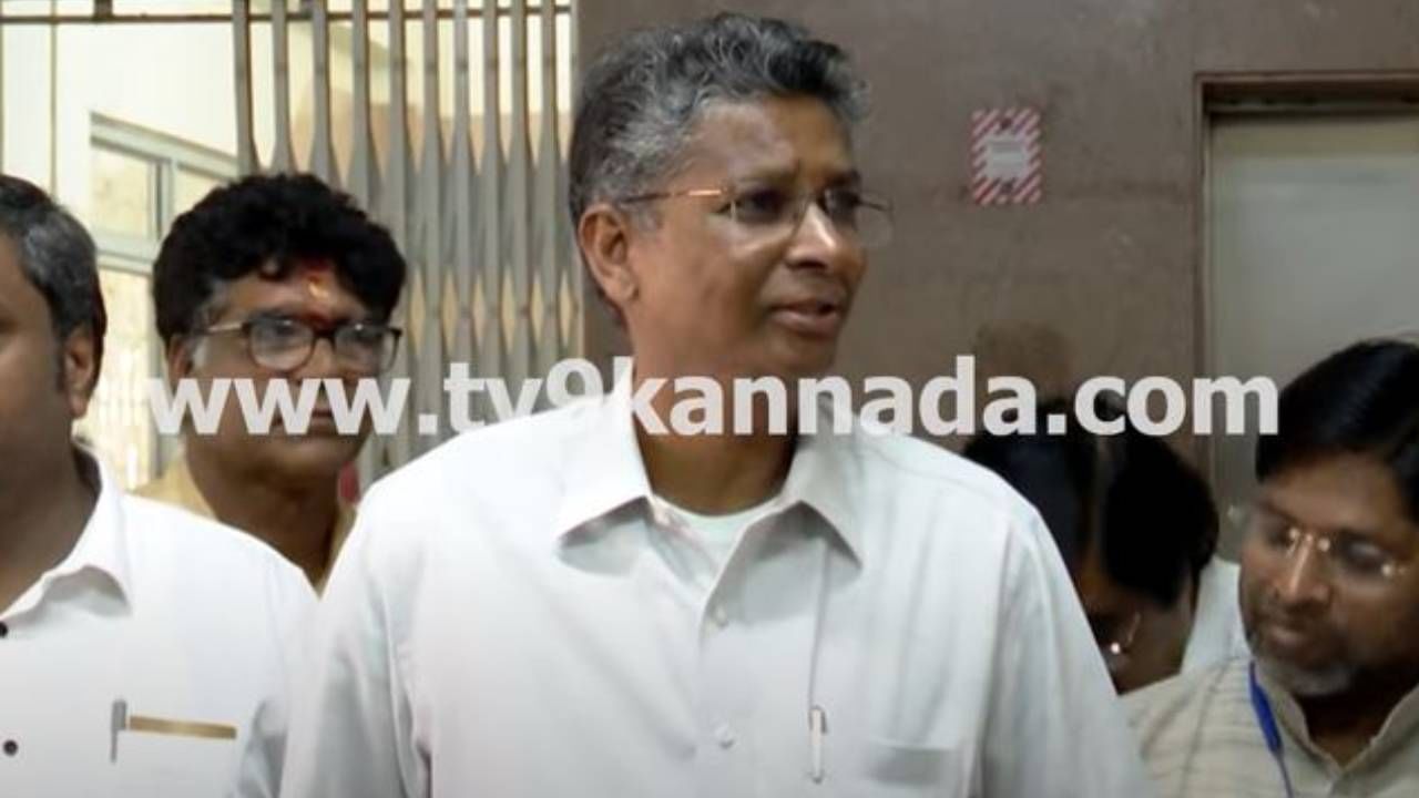 ನನ್ನ ಇಲಾಖೆಯಿಂದ ಅನುದಾನ ಬಿಡುಗಡೆಯಾಗಿಲ್ಲದಿರುವುದನ್ನು ಸುರ್ಜೇವಾಲಾ ಚರ್ಚಿಸಿದರು: ಸತೀಶ್ ಜಾರಕಿಹೊಳಿ