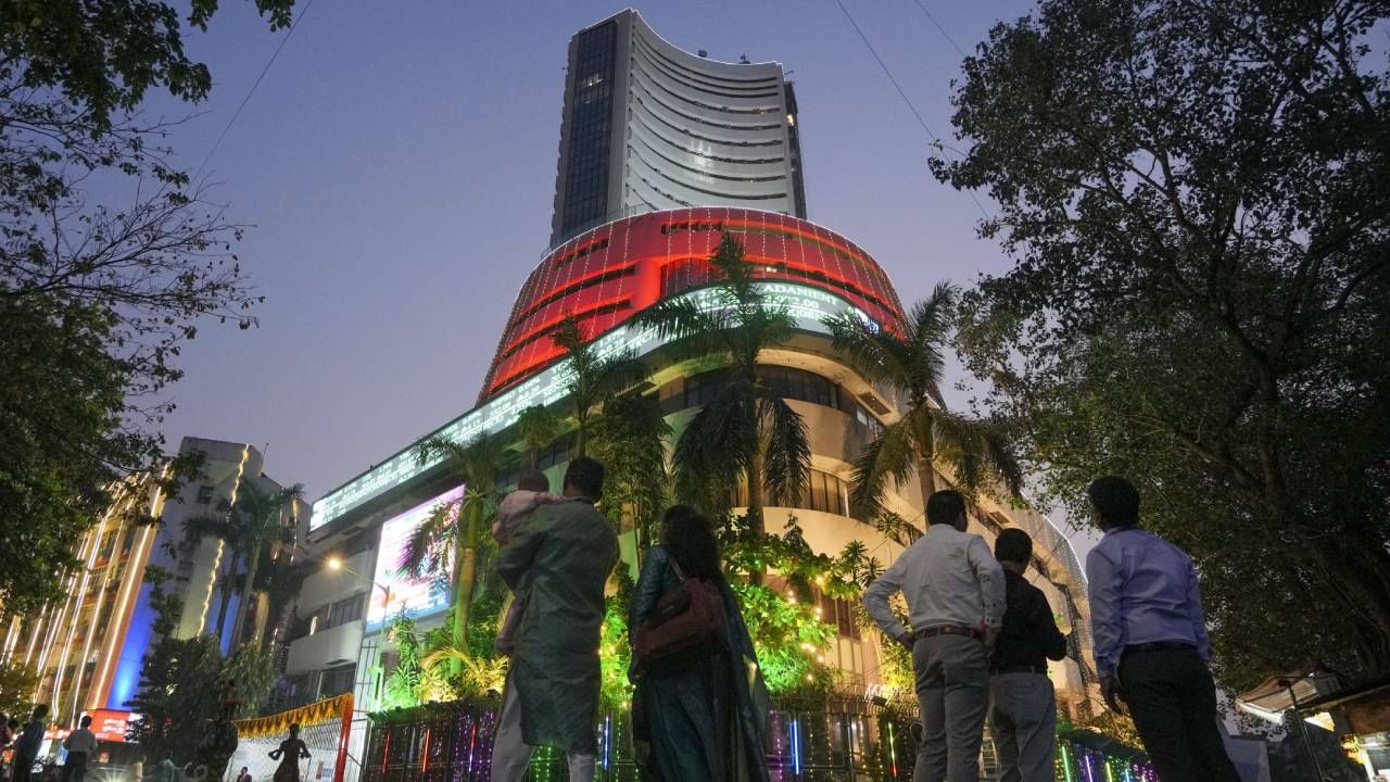 Stock Market: ಸತತ ಎರಡು ದಿನ ಕುಸಿದ ಷೇರು ಮಾರುಕಟ್ಟೆ; ಸಂಭಾವ್ಯ ಕಾರಣಗಳೇನು? Stock Market: ಸತತ ಎರಡು ದಿನ ಕುಸಿದ ಷೇರು ಮಾರುಕಟ್ಟೆ; ಸಂಭಾವ್ಯ ಕಾರಣಗಳೇನು?