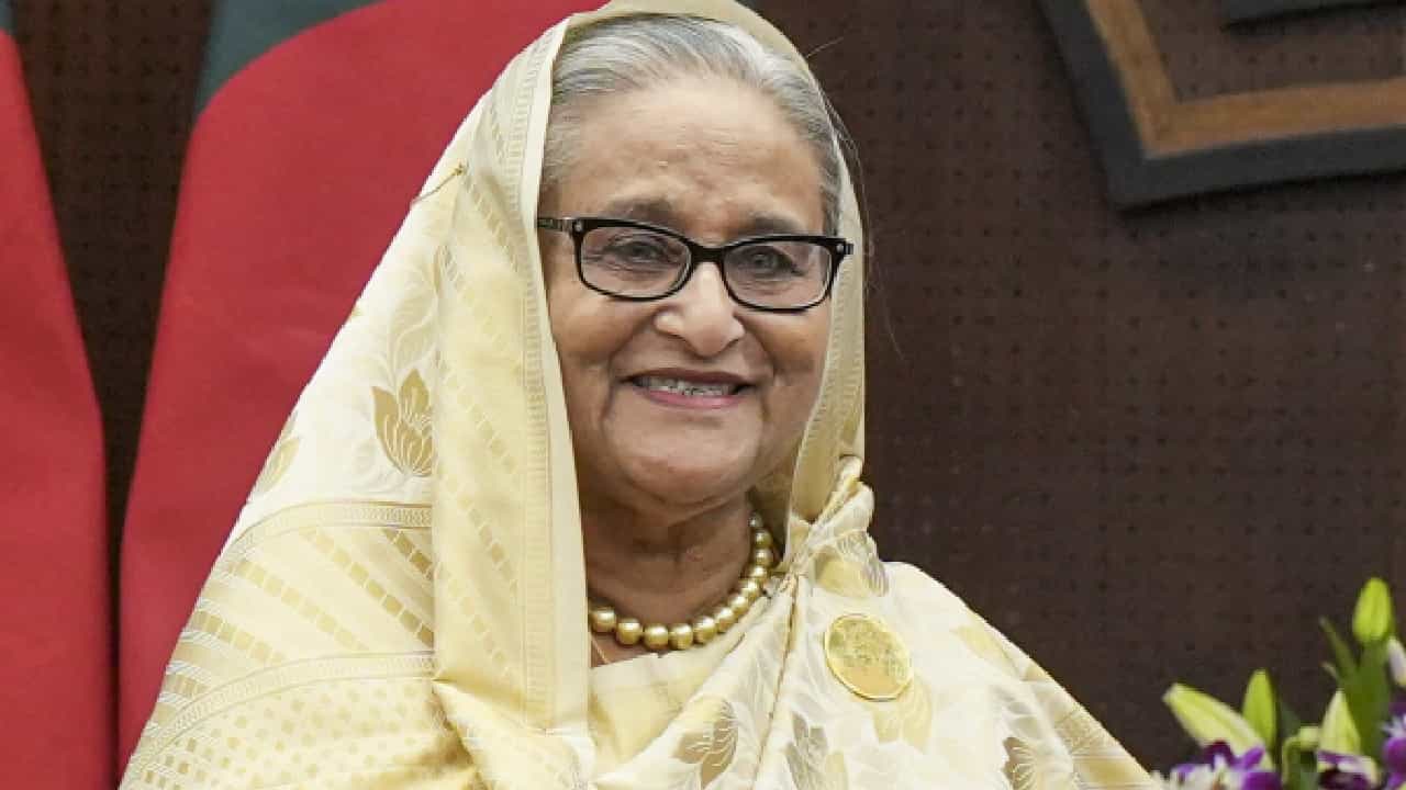 ನ್ಯಾಯಾಂಗ ನಿಂದನೆ ಪ್ರಕರಣ; ಬಾಂಗ್ಲಾದೇಶದ ಮಾಜಿ ಪ್ರಧಾನಿ ಶೇಖ್ ಹಸೀನಾಗೆ 6 ತಿಂಗಳ ಜೈಲು ಶಿಕ್ಷೆ ನ್ಯಾಯಾಂಗ ನಿಂದನೆ ಪ್ರಕರಣ; ಬಾಂಗ್ಲಾದೇಶದ ಮಾಜಿ ಪ್ರಧಾನಿ ಶೇಖ್ ಹಸೀನಾಗೆ 6 ತಿಂಗಳ ಜೈಲು ಶಿಕ್ಷೆ