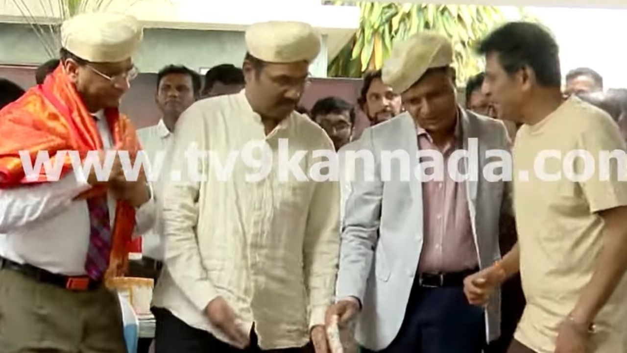 ಅಮೆರಿಕದಲ್ಲಿ ತಮಗೆ ಚಿಕಿತ್ಸೆ ನೀಡಿದ ವೈದ್ಯರಿಗೆ ಸನ್ಮಾನ ಮಾಡಿದ ಶಿವಣ್ಣ