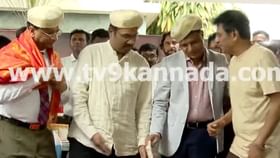 ಅಮೆರಿಕದಲ್ಲಿ ತಮಗೆ ಚಿಕಿತ್ಸೆ ನೀಡಿದ ವೈದ್ಯರಿಗೆ ಸನ್ಮಾನ ಮಾಡಿದ ಶಿವಣ್ಣ ಅಮೆರಿಕದಲ್ಲಿ ತಮಗೆ ಚಿಕಿತ್ಸೆ ನೀಡಿದ ವೈದ್ಯರಿಗೆ ಸನ್ಮಾನ ಮಾಡಿದ ಶಿವಣ್ಣ