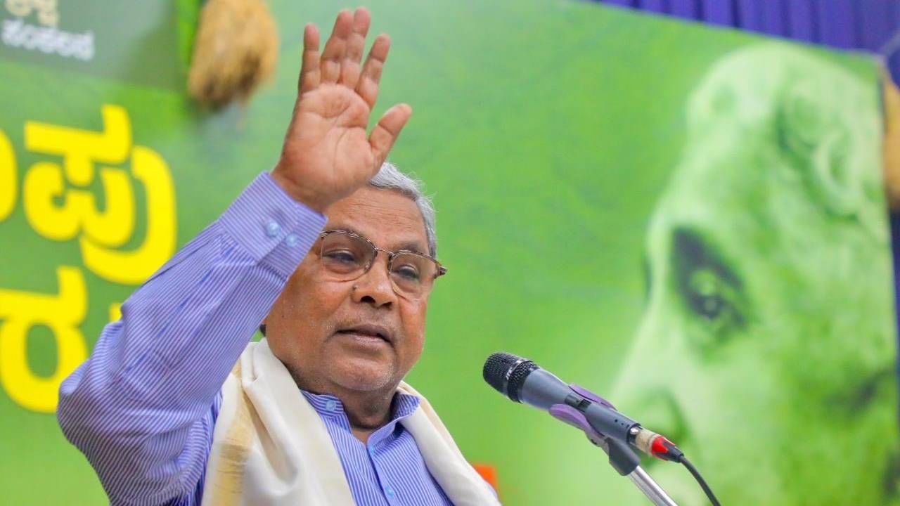 ಸಿಎಂ ಸಿದ್ದರಾಮಯ್ಯ ವಿರುದ್ಧದ ಮಾನನಷ್ಟ ಮೊಕದ್ದಮೆ ಕೇಸ್ಗೆ ತಡೆ ಸಿಎಂ ಸಿದ್ದರಾಮಯ್ಯ ವಿರುದ್ಧದ ಮಾನನಷ್ಟ ಮೊಕದ್ದಮೆ ಕೇಸ್ಗೆ ತಡೆ