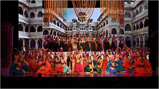 ‘ಸೀತಾ ಚರಿತಂ’ ನಾಟಕ ವೀಕ್ಷಿಸಿ ಐದು ನಿಮಿಷ ಚಪ್ಪಾಳೆ ತಟ್ಟಿದ ಪ್ರೇಕ್ಷಕರು