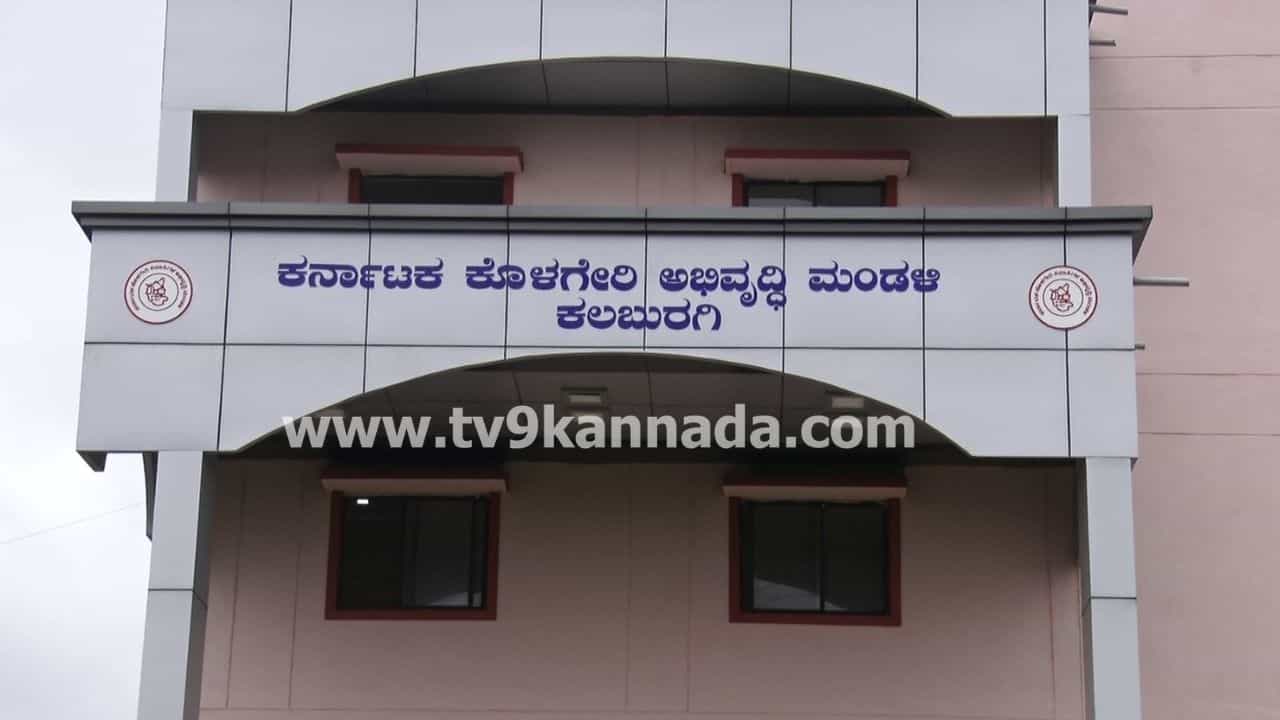 ವಸತಿ ಯೋಜನೆಯಲ್ಲಿ ಮತ್ತೊಂದು ಭ್ರಷ್ಟಾಚಾರ ಆರೋಪ: ಹಣ ಪಡೆದು ಮನೆ ಇದ್ದವರಿಗೇ ಮನೆ ಹಂಚಿಕೆ! ವಸತಿ ಯೋಜನೆಯಲ್ಲಿ ಮತ್ತೊಂದು ಭ್ರಷ್ಟಾಚಾರ ಆರೋಪ: ಹಣ ಪಡೆದು ಮನೆ ಇದ್ದವರಿಗೇ ಮನೆ ಹಂಚಿಕೆ!