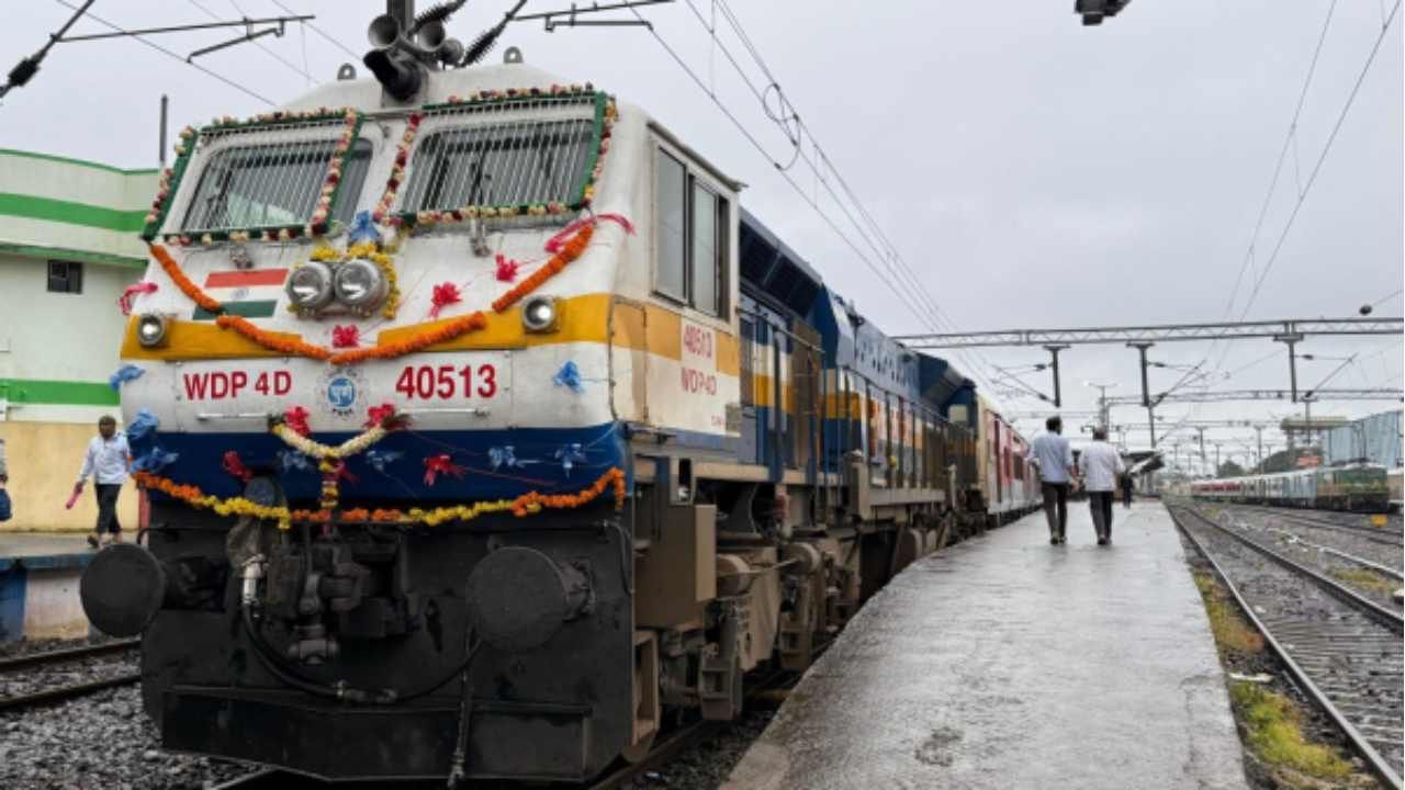 ರೈಲು ಪ್ರಯಾಣಿಕರಿಗೆ ಗುಡ್ ನ್ಯೂಸ್: ಕರ್ನಾಟಕದ ಈ ಭಾಗದಿಂದ ಸಿಕಂದರಾಬಾದ್, ಹೈದರಾಬಾದ್ಗೆ ವಿಶೇಷ ರೈಲು ರೈಲು ಪ್ರಯಾಣಿಕರಿಗೆ ಗುಡ್ ನ್ಯೂಸ್: ಕರ್ನಾಟಕದ ಈ ಭಾಗದಿಂದ ಸಿಕಂದರಾಬಾದ್, ಹೈದರಾಬಾದ್ಗೆ ವಿಶೇಷ ರೈಲು