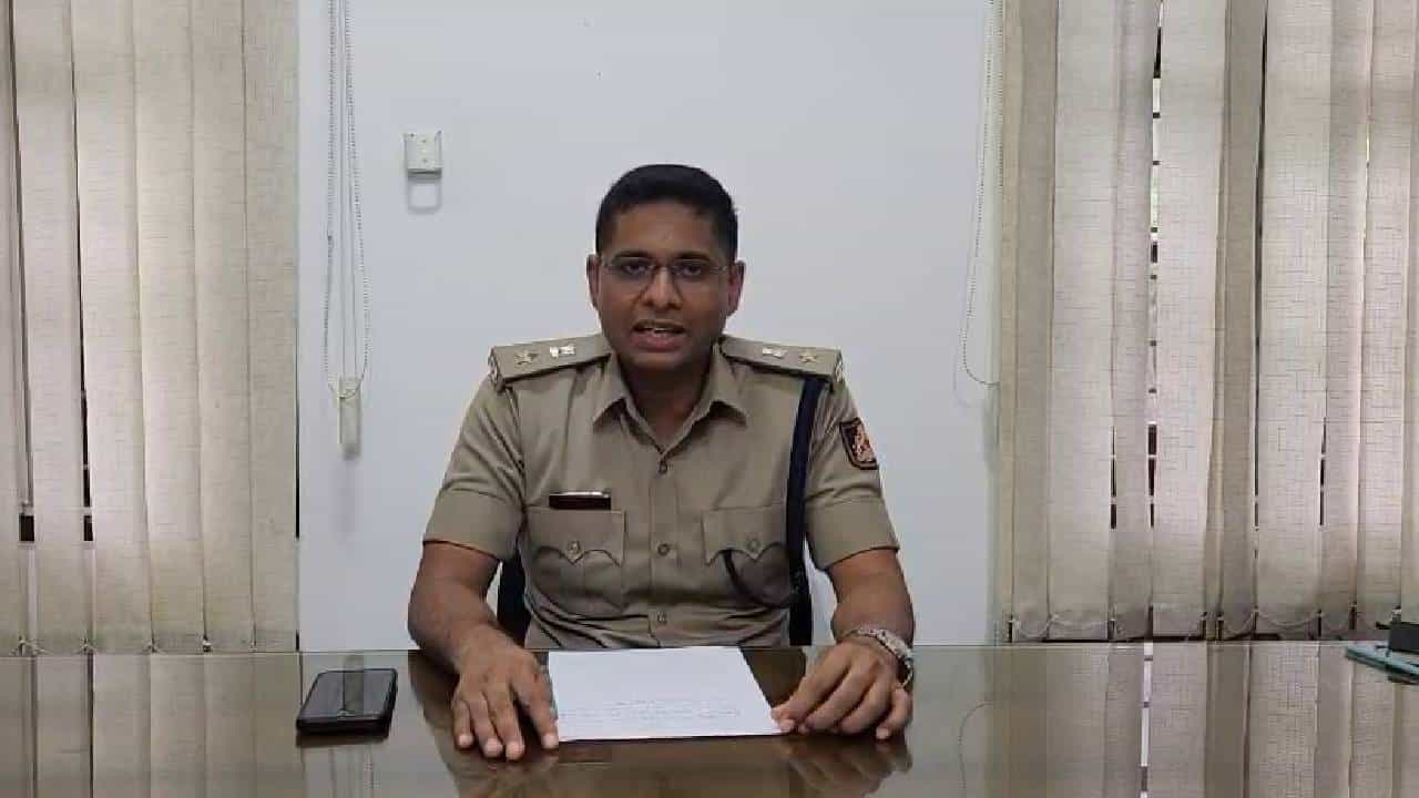 ಪುತ್ತೂರಿನಲ್ಲಿ ನೈತಿಕ ಪೊಲೀಸ್ಗಿರಿ: ಎಸ್ಪಿ ಹೇಳಿದ್ದಿಷ್ಟು ಪುತ್ತೂರಿನಲ್ಲಿ ನೈತಿಕ ಪೊಲೀಸ್ಗಿರಿ: ಎಸ್ಪಿ ಹೇಳಿದ್ದಿಷ್ಟು