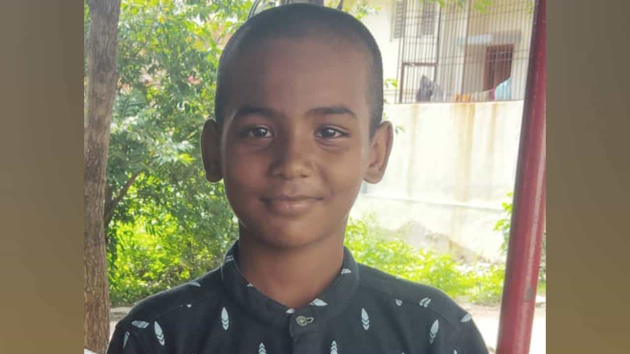 ಕಲಬುರಗಿ: ವಸತಿ ಶಾಲೆಗೆ ದಾಖಲಿಸಿದ್ದಕ್ಕೆ ವಿದ್ಯಾರ್ಥಿ ಆತ್ಮಹತ್ಯೆಗೆ ಶರಣು ಕಲಬುರಗಿ: ವಸತಿ ಶಾಲೆಗೆ ದಾಖಲಿಸಿದ್ದಕ್ಕೆ ವಿದ್ಯಾರ್ಥಿ ಆತ್ಮಹತ್ಯೆಗೆ ಶರಣು