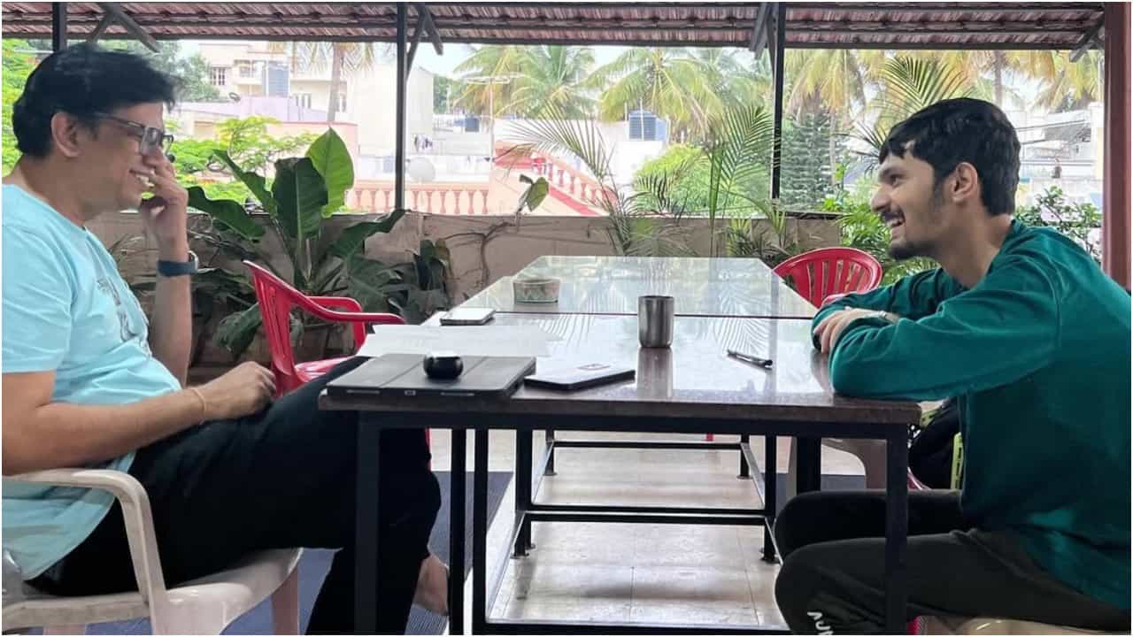 ಕಾಲೇಜು ಹೋಗೋ ವಯಸ್ಸಲ್ಲಿ ‘ಸು ಫ್ರಮ್ ಸೋ’ಗೆ ಮ್ಯೂಸಿಕ್ ಮಾಡಿದ ಸುಮೇಧ್; ಇಲ್ಲಿದೆ ಹಿನ್ನೆಲೆ ಕಾಲೇಜು ಹೋಗೋ ವಯಸ್ಸಲ್ಲಿ ‘ಸು ಫ್ರಮ್ ಸೋ’ಗೆ ಮ್ಯೂಸಿಕ್ ಮಾಡಿದ ಸುಮೇಧ್; ಇಲ್ಲಿದೆ ಹಿನ್ನೆಲೆ