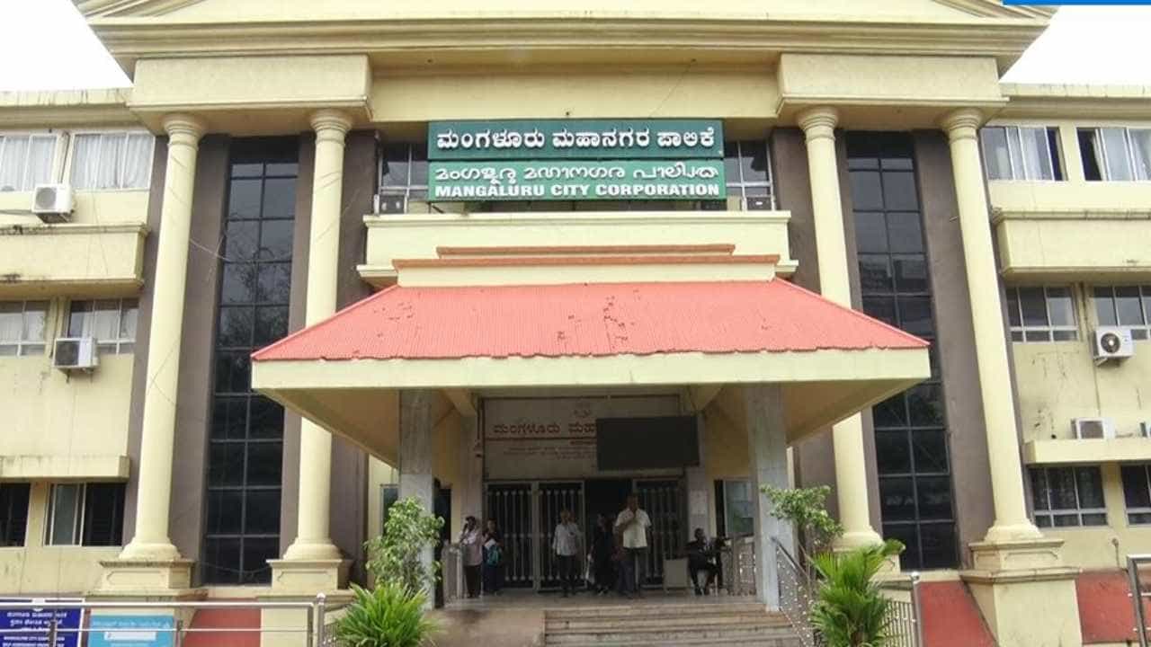 ಮಂಗಳೂರು ಪಾಲಿಕೆಯಲ್ಲಿ ನಕಲಿ ತೆರಿಗೆ ನೋಂದಣಿ ಜಾಲ: ಮಧ್ಯವರ್ತಿಯಿಂದ ಲಕ್ಷಾಂತರ ರೂ ದೋಖಾ ಮಂಗಳೂರು ಪಾಲಿಕೆಯಲ್ಲಿ ನಕಲಿ ತೆರಿಗೆ ನೋಂದಣಿ ಜಾಲ: ಮಧ್ಯವರ್ತಿಯಿಂದ ಲಕ್ಷಾಂತರ ರೂ ದೋಖಾ