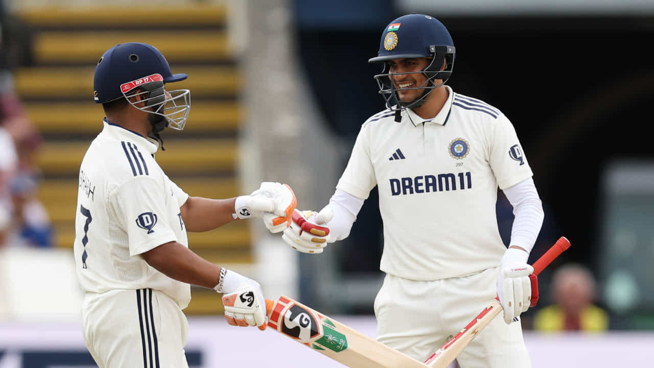 IND vs ENG: ಮತ್ತೆ 161 ರನ್ ಚಚ್ಚಿದ ಗಿಲ್; ಇಂಗ್ಲೆಂಡ್ಗೆ 607 ರನ್ಗಳ ಬೃಹತ್ ಗುರಿ IND vs ENG: ಮತ್ತೆ 161 ರನ್ ಚಚ್ಚಿದ ಗಿಲ್; ಇಂಗ್ಲೆಂಡ್ಗೆ 607 ರನ್ಗಳ ಬೃಹತ್ ಗುರಿ