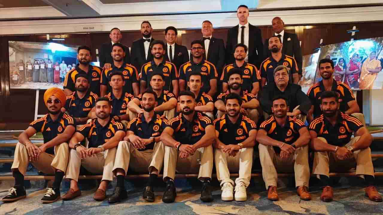 ಟೀಮ್ ಇಂಡಿಯಾ ಗ್ರೂಪ್ ಫೋಟೋದಲ್ಲಿ ಕಾಣಿಸಿಕೊಳ್ಳದ ವಿರಾಟ್ ಕೊಹ್ಲಿ..!