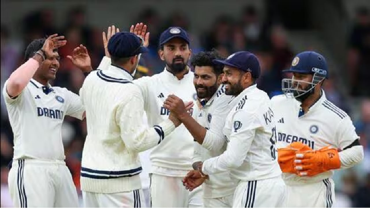 4- ಭಾರತ: ಇಂಗ್ಲೆಂಡ್ ವಿರುದ್ಧದ 5 ಪಂದ್ಯಗಳ ಸರಣಿಯ ದ್ವಿತೀಯ ಟೆಸ್ಟ್ನಲ್ಲಿ ಜಯ ಗಳಿಸಿರುವ ಟೀಮ್ ಇಂಡಿಯಾ ನಾಲ್ಕನೇ ಪಂದ್ಯವನ್ನು ಡ್ರಾನಲ್ಲಿ ಕೊನೆಗೊಳಿಸುವಲ್ಲಿ ಯಶಸ್ವಿಯಾಗಿದೆ. ಈ ಮೂಲಕ ಭಾರತ ತಂಡವು 33.33 ಶೇಕಡಾವಾರು ಅಂಕಗಳೊಂದಿಗೆ WTC ಅಂಕ ಪಟ್ಟಿಯಲ್ಲಿ ನಾಲ್ಕನೇ ಸ್ಥಾನ ಅಲಂಕರಿಸಿದೆ.