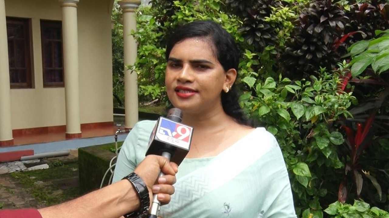 ಭಿಕ್ಷಾಟನೆ ಬಿಟ್ಟು ಸ್ವಾವಲಂಬಿ ಬದುಕು ಕಟ್ಟಿಕೊಂಡ ತೃತೀಯ ಲಿಂಗಿ: ನಾಲ್ಕು ಆಟೋಗಳ ಓನರ್​ ಇವರು