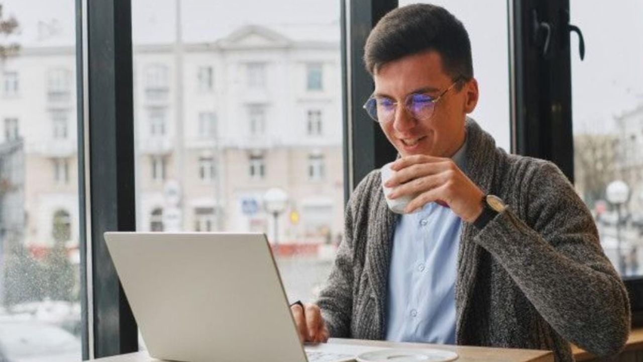 Viral: ನನ್ನ ಮೊದಲ ಸಂಬಳ 5000 ರೂ, ಇದೀಗ ವಾರ್ಷಿಕ ಸಂಬಳ 46 ಲಕ್ಷ ರೂ, ಯಶಸ್ಸಿನ ಹಾದಿ ಬಿಚ್ಚಿಟ್ಟ ಯುವಕ Viral: ನನ್ನ ಮೊದಲ ಸಂಬಳ 5000 ರೂ, ಇದೀಗ ವಾರ್ಷಿಕ ಸಂಬಳ 46 ಲಕ್ಷ ರೂ, ಯಶಸ್ಸಿನ ಹಾದಿ ಬಿಚ್ಚಿಟ್ಟ ಯುವಕ