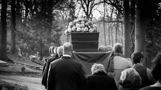 Video: ಒನ್‌ ವೇನಲ್ಲಿ  ಯಾಕ್‌ ಬಂದ್ರಿ; ಒನ್‌ ವೇ ರೋಡಲ್ಲಿ ಗಾಡಿ ನುಗ್ಗಿಸಿದಾತನಿಗೆ ಸಖತ್‌  ಕ್ಲಾಸ್‌ ತೆಗೆದುಕೊಂಡ ಕಾರ್‌ ಚಾಲಕ