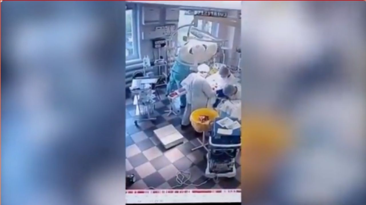 Viral: ಪ್ರಬಲ ಭೂಕಂಪದ ನಡುವೆಯೂ ರೋಗಿಗೆ ಶಸ್ತ್ರಚಿಕಿತ್ಸೆ ಮಾಡಿದ ವೈದ್ಯರು, ವಿಡಿಯೋ ವೈರಲ್ Viral: ಪ್ರಬಲ ಭೂಕಂಪದ ನಡುವೆಯೂ ರೋಗಿಗೆ ಶಸ್ತ್ರಚಿಕಿತ್ಸೆ ಮಾಡಿದ ವೈದ್ಯರು, ವಿಡಿಯೋ ವೈರಲ್