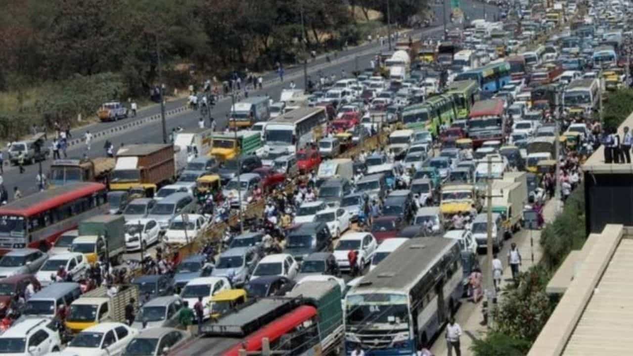 Viral: 7.3 ಕಿ.ಮೀ ಕ್ರಮಿಸಲು ನನಗೆ 73 ನಿಮಿಷಗಳು ಬೇಕೇ ಬೇಕು; ಇದು ನನ್ನ ದಿನನಿತ್ಯದ ಪಾಡು Viral: 7.3 ಕಿ.ಮೀ ಕ್ರಮಿಸಲು ನನಗೆ 73 ನಿಮಿಷಗಳು ಬೇಕೇ ಬೇಕು; ಇದು ನನ್ನ ದಿನನಿತ್ಯದ ಪಾಡು