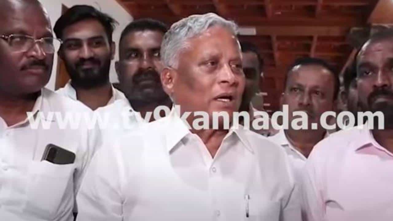 ಮುಖ್ಯಮಂತ್ರಿ ಸಿದ್ದರಾಮಯ್ಯ ಎಲ್ಲಿ ಮಾತಾಡಬೇಕೋ ಅಲ್ಲಿ ಮಾತಾಡಲ್ಲ: ವಿ ಸೋಮಣ್ಣ, ಕೇಂದ್ರ ಸಚಿವ ಮುಖ್ಯಮಂತ್ರಿ ಸಿದ್ದರಾಮಯ್ಯ ಎಲ್ಲಿ ಮಾತಾಡಬೇಕೋ ಅಲ್ಲಿ ಮಾತಾಡಲ್ಲ: ವಿ ಸೋಮಣ್ಣ, ಕೇಂದ್ರ ಸಚಿವ